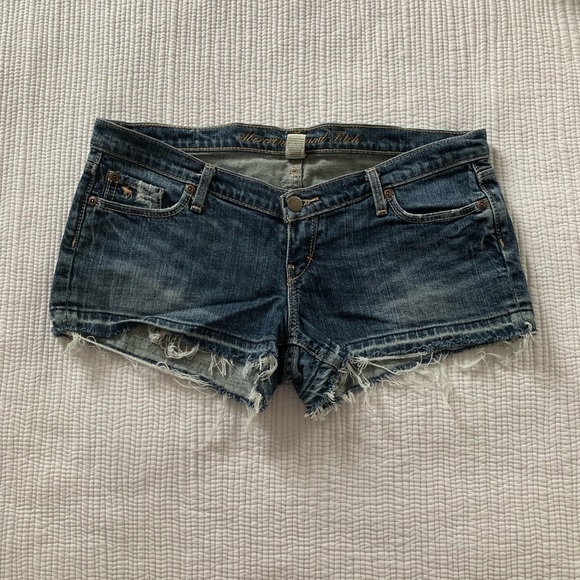 A&F low rise distressed shorts - Picture 1 of 2